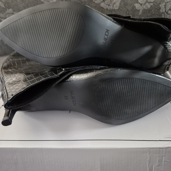 Crocodile-Patterned Women's Boots Size 11 - Picture 3 of 3